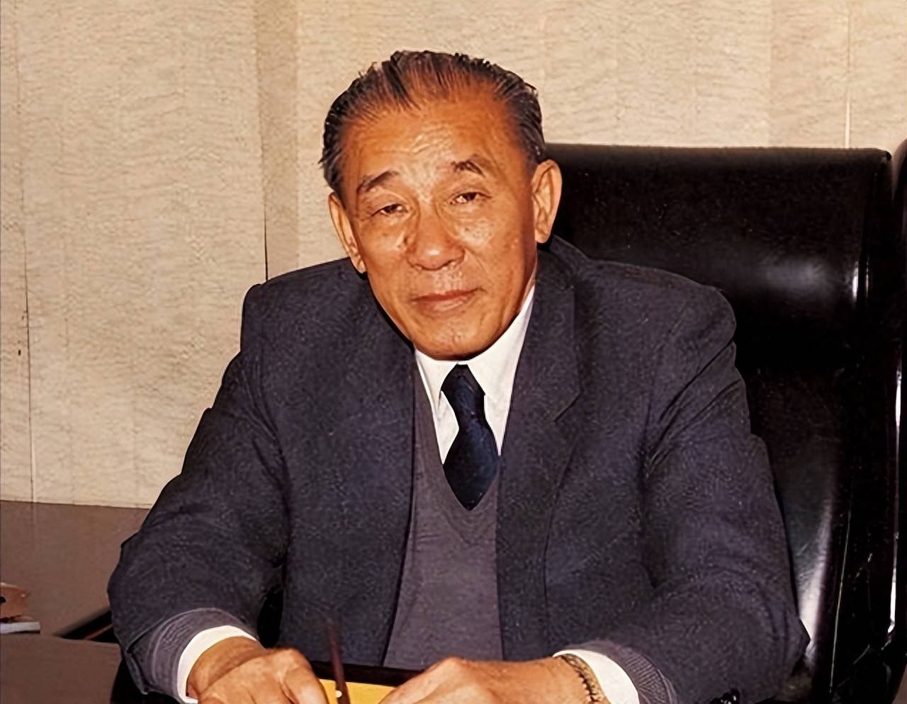 他是红色特工，曾破获暗杀刘少奇案，他也是改革开放试验田“蛇口模式”的创立者